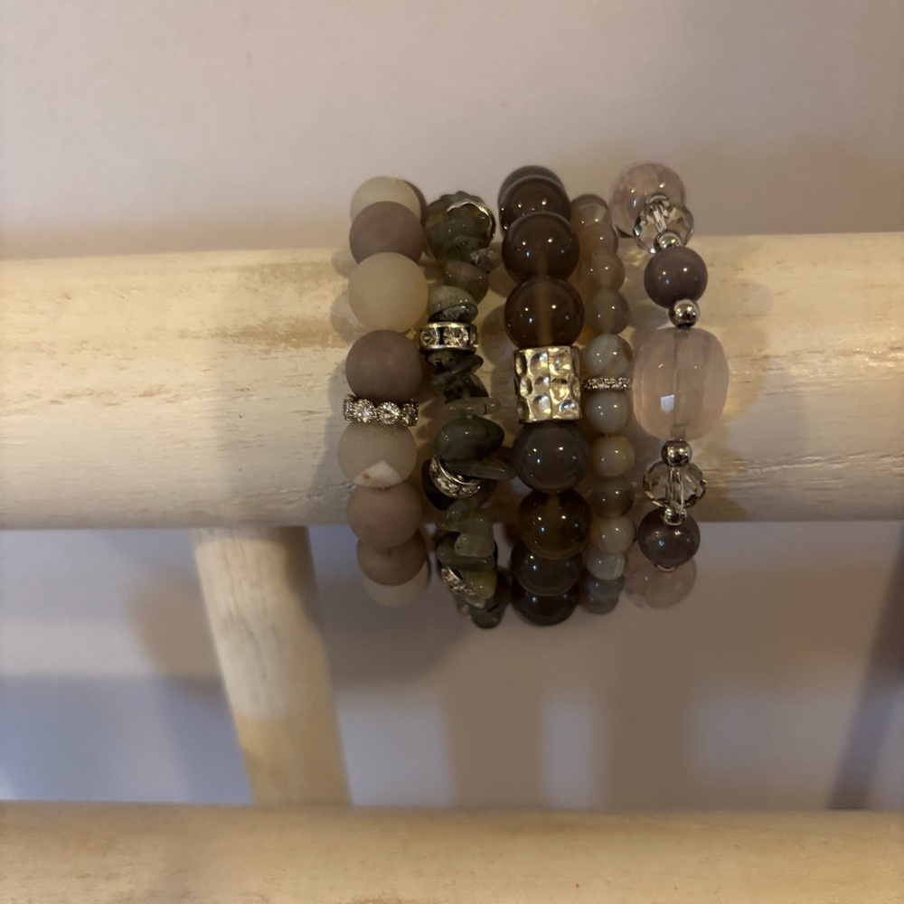 NWT beaded gemstone gray stretch bracelet set of five